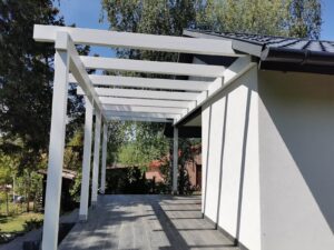 Letisztult fehér pergola