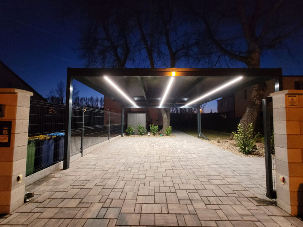 aluminium_kocsibeallo_polikarbonat_fedes_LED_csikok_Deluxe_Building11