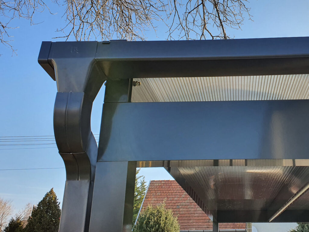 aluminium_kocsibeallo_polikarbonat_fedes_LED_csikok_Deluxe_Building2