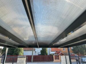 aluminium_kocsibeallo_polikarbonat_fedes_LED_csikok_Deluxe_Building3