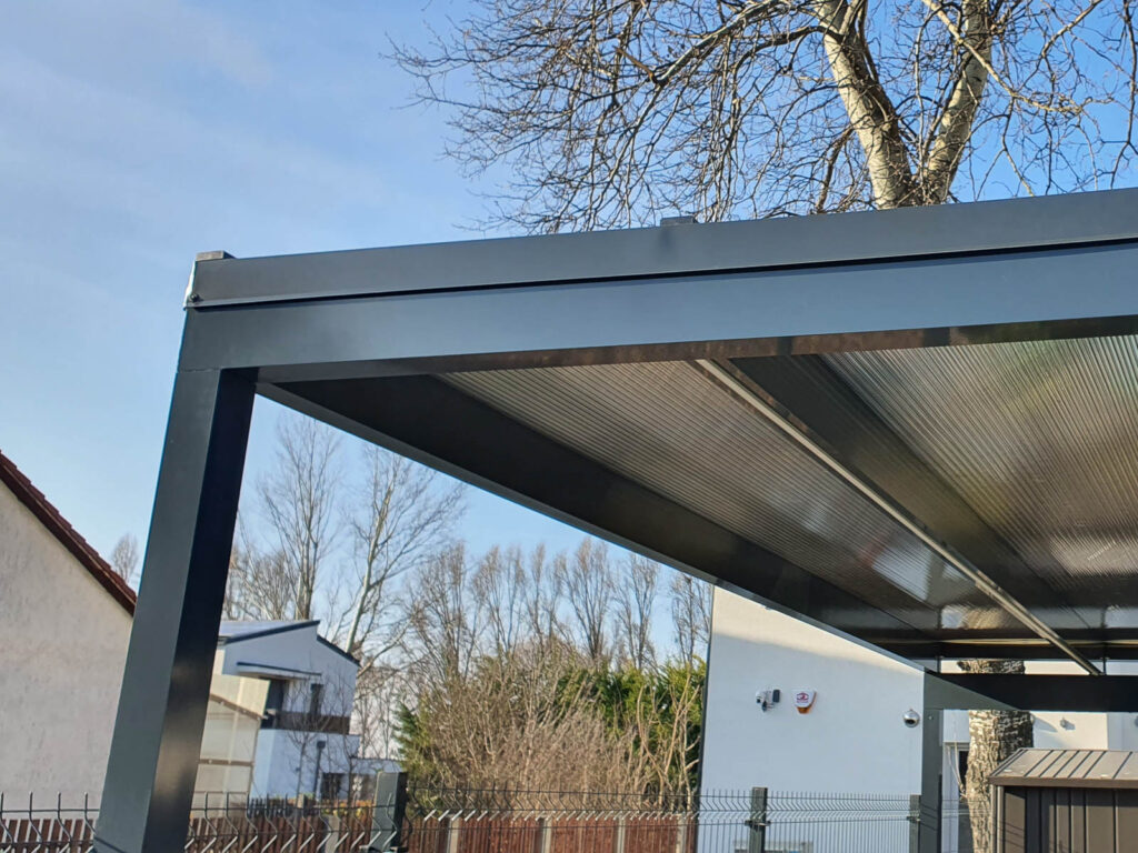 aluminium_kocsibeallo_polikarbonat_fedes_LED_csikok_Deluxe_Building5