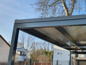 aluminium_kocsibeallo_polikarbonat_fedes_LED_csikok_Deluxe_Building5
