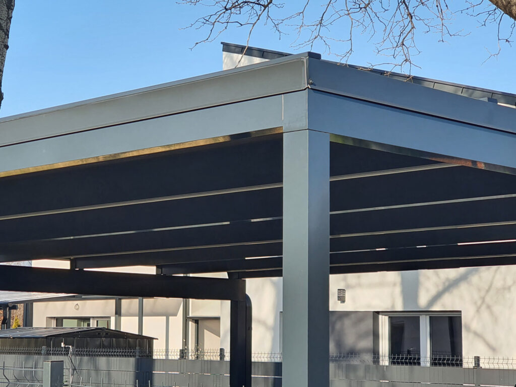 aluminium_kocsibeallo_polikarbonat_fedes_LED_csikok_Deluxe_Building5