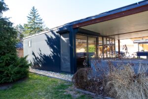 Deluxe Building prémium wellness ház jakuzzival és szaunával az otthoni luxus pihenésért.