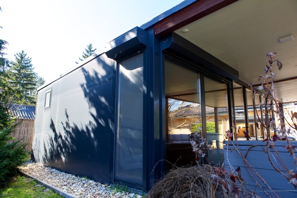 Deluxe Building prémium wellness ház jakuzzival és szaunával az otthoni luxus pihenésért.