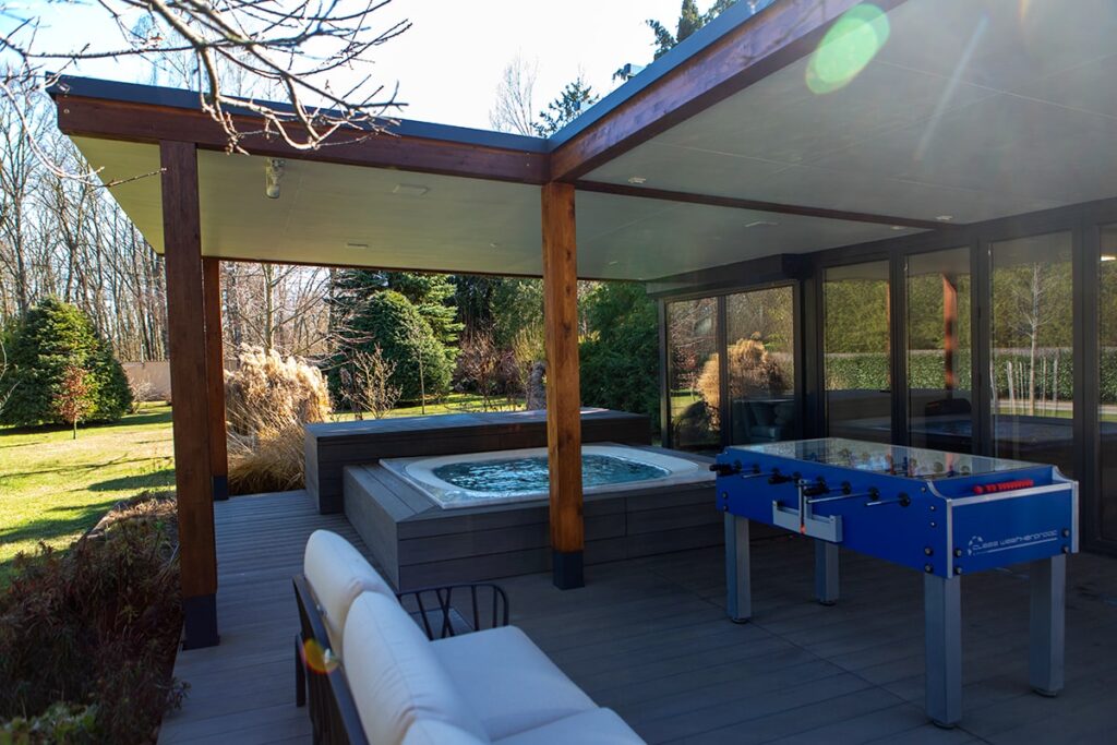 Deluxe Building prémium wellness ház jakuzzival és szaunával az otthoni luxus pihenésért.