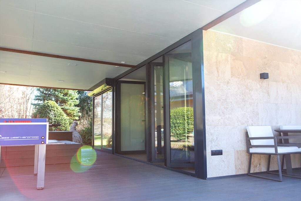 Deluxe Building prémium wellness ház jakuzzival és szaunával az otthoni luxus pihenésért.