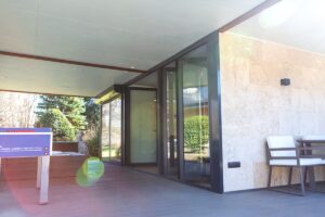 Deluxe Building prémium wellness ház jakuzzival és szaunával az otthoni luxus pihenésért.