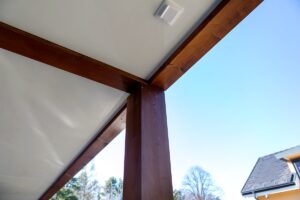 Deluxe Building prémium wellness ház jakuzzival és szaunával az otthoni luxus pihenésért.