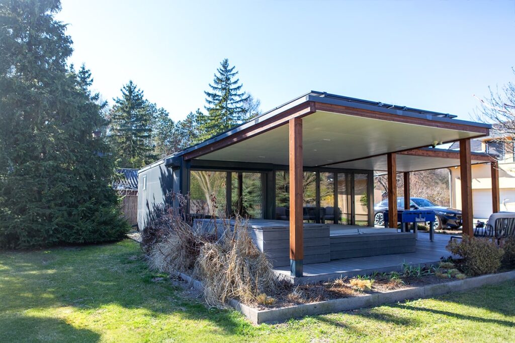Deluxe Building prémium wellness ház jakuzzival és szaunával az otthoni luxus pihenésért.