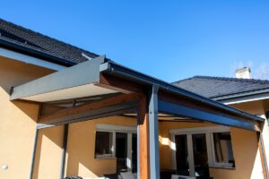 Deluxe Building fedett terasz fa szerkezettel és elektromos szúnyoghálóval