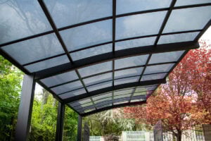 Deluxe Building előre gyártott XIMAX Portoforte dupla tandem autóbeálló antracit színben