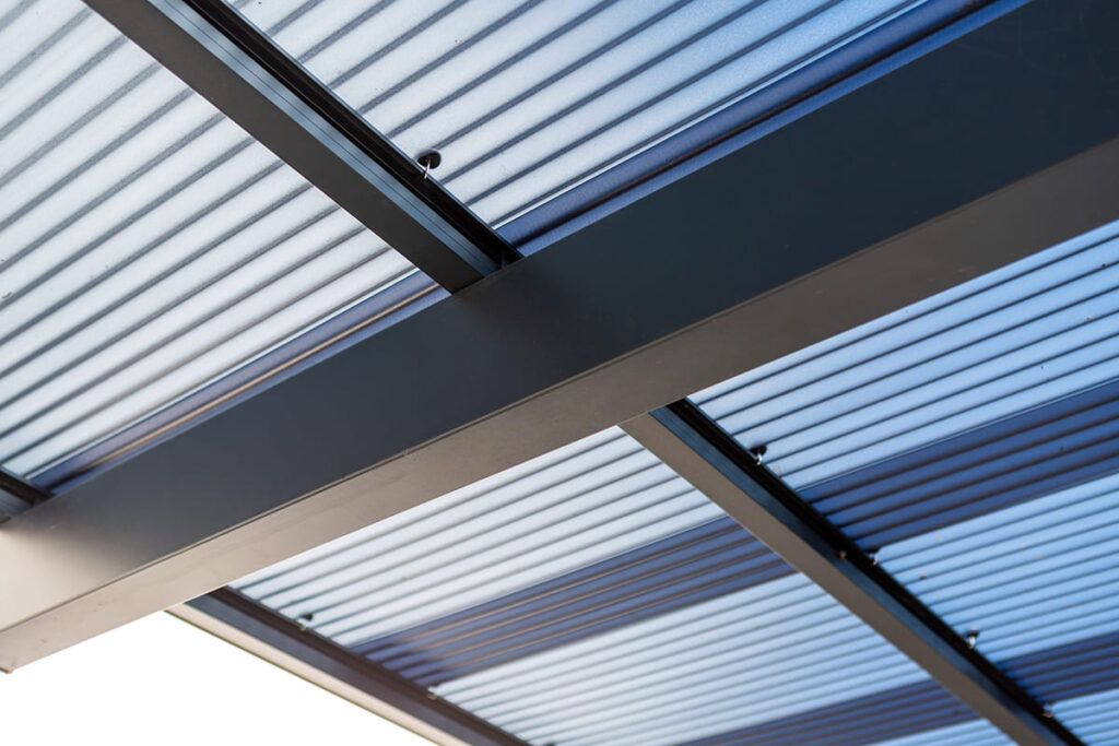ximax-wing-aluminium-kocsibeallo-autobeallo-polikarbonat-teto-integralt-csatorna-deluxe-building-tarsashaz-parkolas