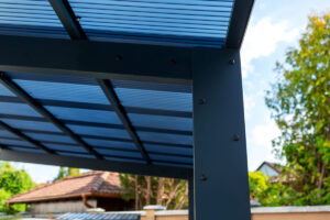 ximax-wing-aluminium-kocsibeallo-autobeallo-polikarbonat-teto-integralt-csatorna-deluxe-building-tarsashaz-parkolas