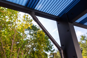 ximax-wing-aluminium-kocsibeallo-autobeallo-polikarbonat-teto-integralt-csatorna-deluxe-building-tarsashaz-parkolas