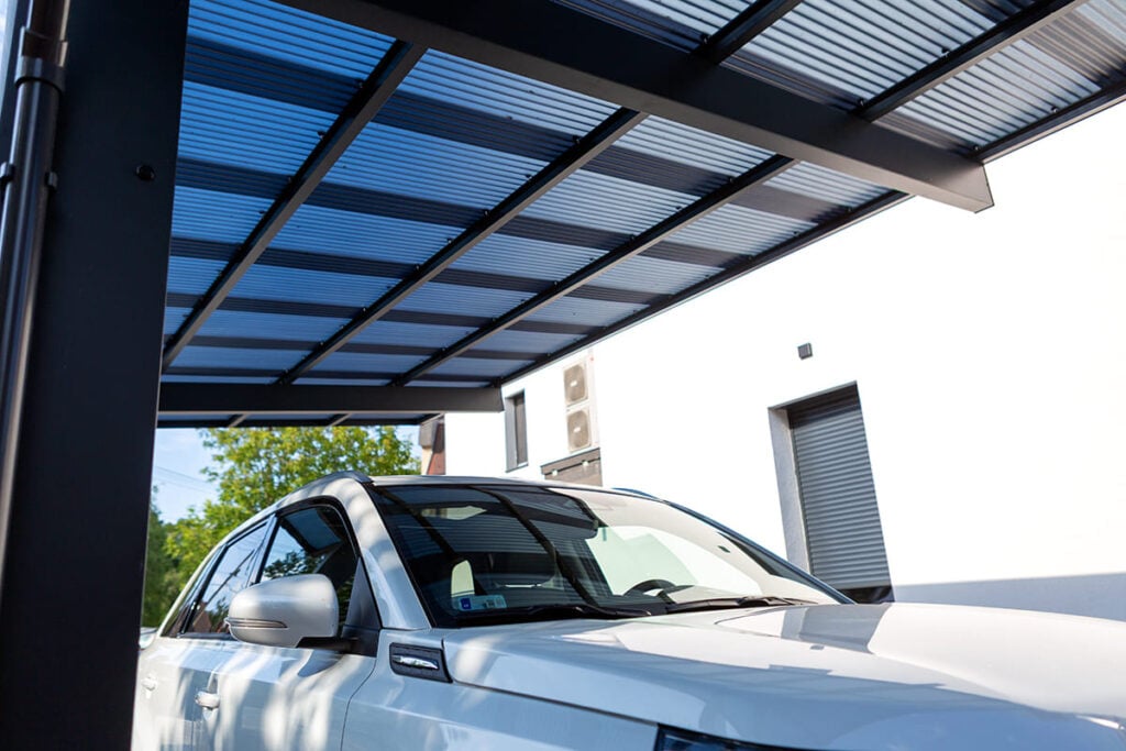 ximax-wing-aluminium-kocsibeallo-autobeallo-polikarbonat-teto-integralt-csatorna-deluxe-building-tarsashaz-parkolas