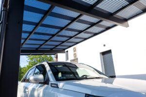 ximax-wing-aluminium-kocsibeallo-autobeallo-polikarbonat-teto-integralt-csatorna-deluxe-building-tarsashaz-parkolas