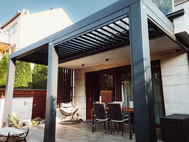 Bioklimatikus pergola, egyedi tervezésű pergola, árnyékolás