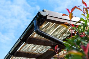 Fa teraszfedés, egyedi teraszfedés, terasz, ragasztott fa terasz, polikarbonát tető, Deluxe Building, félköríves csatorna