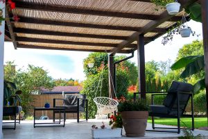 Fa teraszfedés, egyedi teraszfedés, terasz, ragasztott fa terasz, polikarbonát tető, Deluxe Building, félköríves csatorna