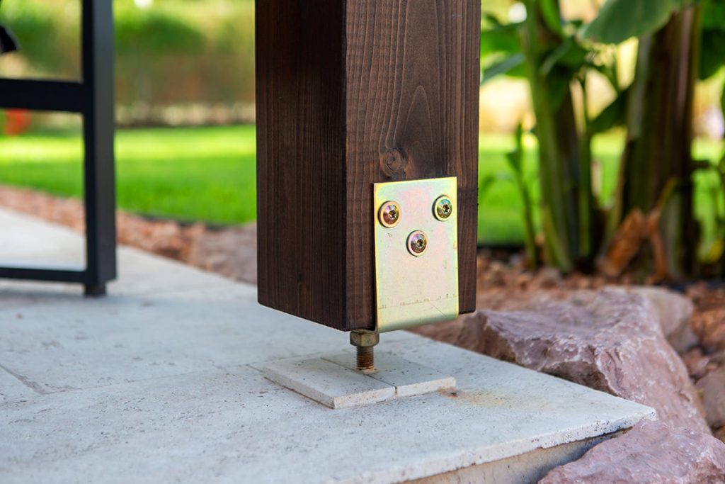 Fa teraszfedés, egyedi teraszfedés, terasz, ragasztott fa terasz, polikarbonát tető, Deluxe Building, félköríves csatorna