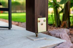 Fa teraszfedés, egyedi teraszfedés, terasz, ragasztott fa terasz, polikarbonát tető, Deluxe Building, félköríves csatorna