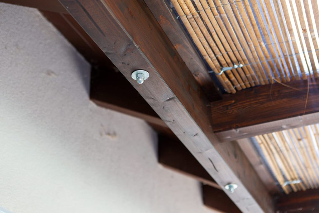 Fa teraszfedés, egyedi teraszfedés, terasz, ragasztott fa terasz, polikarbonát tető, Deluxe Building, félköríves csatorna