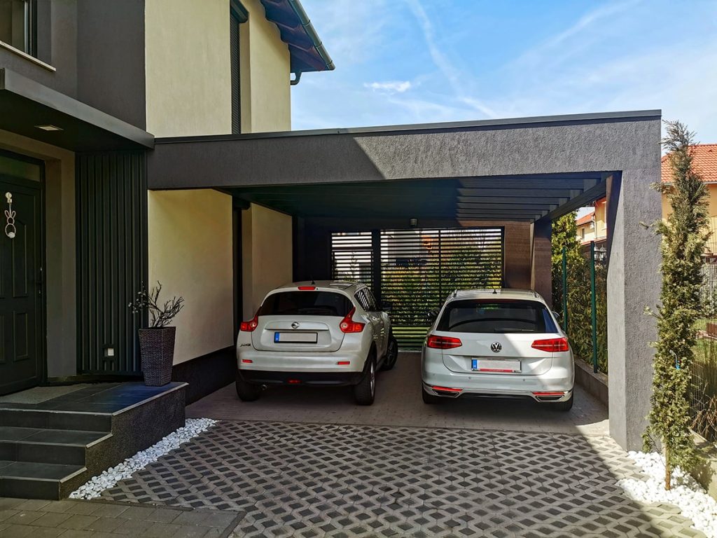 Kocsibeálló ötletek, fedett kocsibeálló, dupla kocsibeálló, egyedi kocsibeálló, autóbeálló, vakolt, terméskő borítás, fa szerkezetes beálló, Deluxe Building