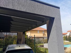 Egyedi kocsibeálló ötletek fa szerkezettel, vakolással, terméskő borítással Kocsibeálló ötletek, fedett kocsibeálló, dupla kocsibeálló, egyedi kocsibeálló, autóbeálló, vakolt, terméskő borítás, fa szerkezetes beálló, Deluxe Building