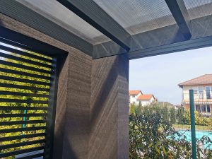 Egyedi kocsibeálló ötletek fa szerkezettel, vakolással, terméskő borítással Kocsibeálló ötletek, fedett kocsibeálló, dupla kocsibeálló, egyedi kocsibeálló, autóbeálló, vakolt, terméskő borítás, fa szerkezetes beálló, Deluxe Building