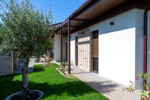 Teraszfedés és árnyékolás fa pergolával és növényfuttató pergolával fa-pergola-teraszfedes-novenyfuttato-pergola-terasz-arnyekolas-deluxe-building