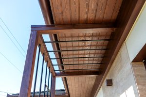 Teraszfedés és árnyékolás fa pergolával és növényfuttató pergolával fa-pergola-teraszfedes-novenyfuttato-pergola-terasz-arnyekolas-deluxe-building