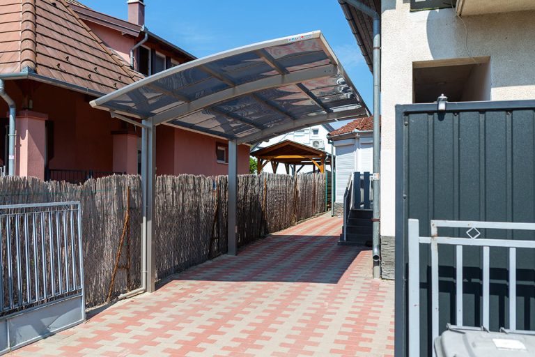 Ximax Portoforte rozsdamentes acél színben, kész kocsibeálló, alumínium autóbeálló, egy állásos, Deluxe Building 03