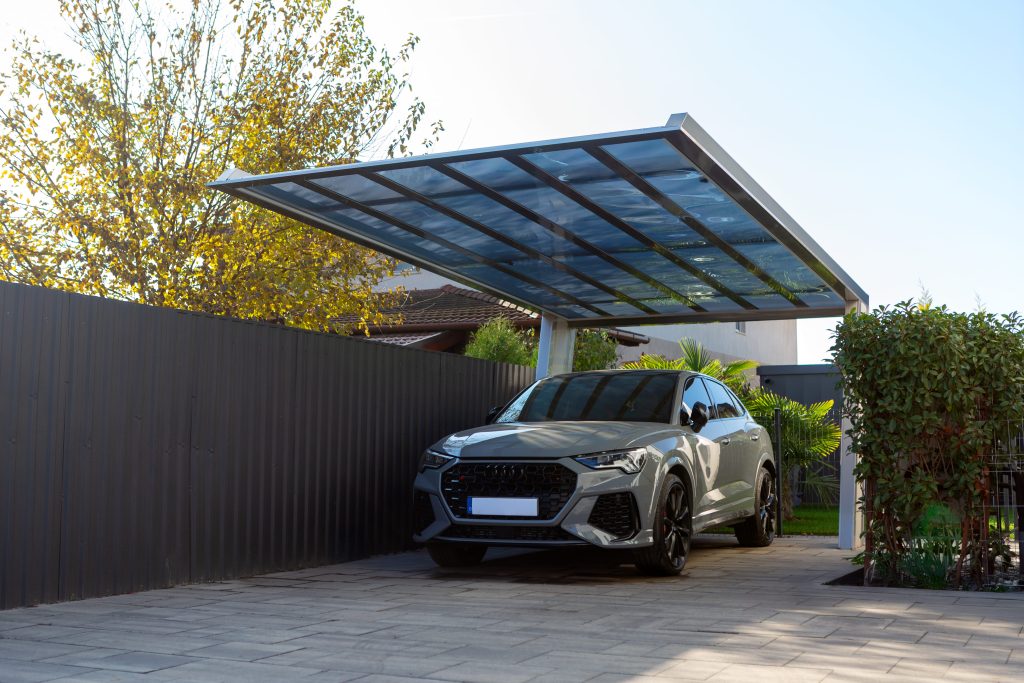 Ximax MyPort, alumínium kocsibeálló, kész kocsibeálló, fedett kocsibeálló, autóbeálló, rozsdamentes acél szín, polikarbonát tető, integrált csatorna, Deluxe Building