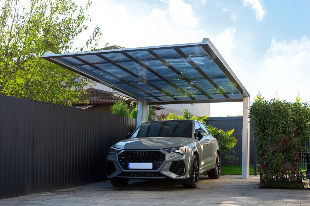 Ximax MyPort, alumínium kocsibeálló, kész kocsibeálló, fedett kocsibeálló, autóbeálló, rozsdamentes acél szín, polikarbonát tető, integrált csatorna, Deluxe Building