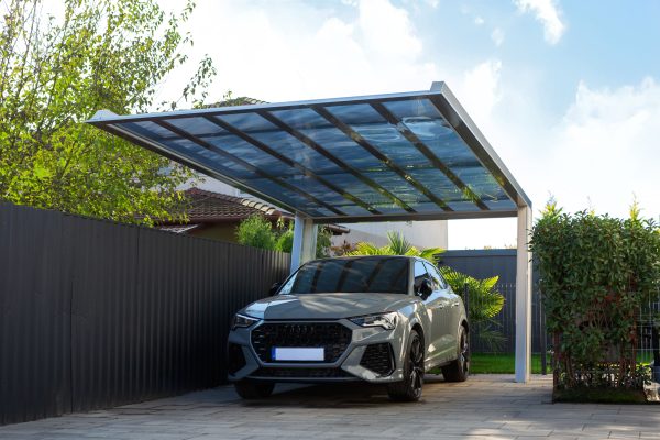 Ximax MyPort, alumínium kocsibeálló, kész kocsibeálló, fedett kocsibeálló, autóbeálló, rozsdamentes acél szín, polikarbonát tető, integrált csatorna, Deluxe Building