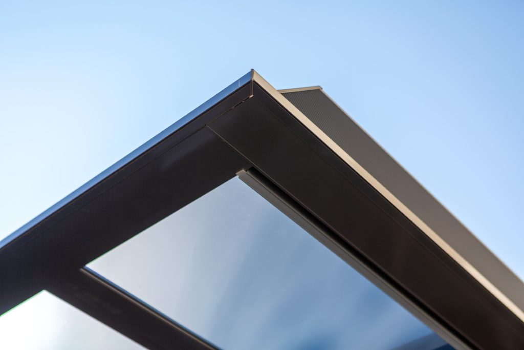 Ximax MyPort, alumínium kocsibeálló, kész kocsibeálló, fedett kocsibeálló, autóbeálló, rozsdamentes acél szín, polikarbonát tető, integrált csatorna, Deluxe Building