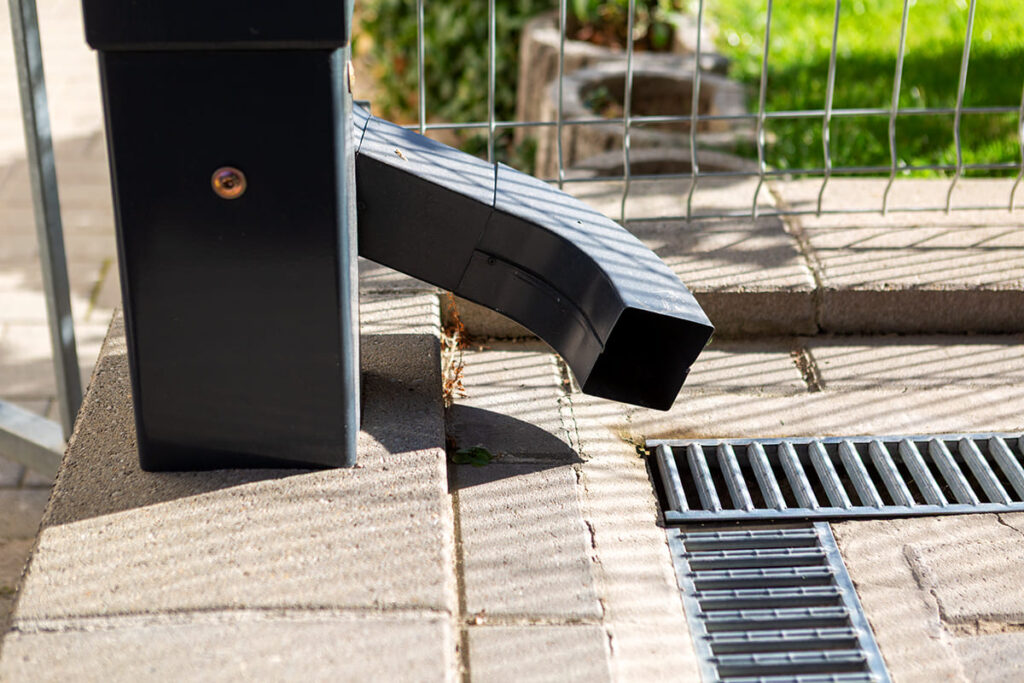 Kocsibeálló fából, dupla kocsibeálló, modern autóbeálló, rétegragasztott fa szerkezettel, szendicspanel fedéssel