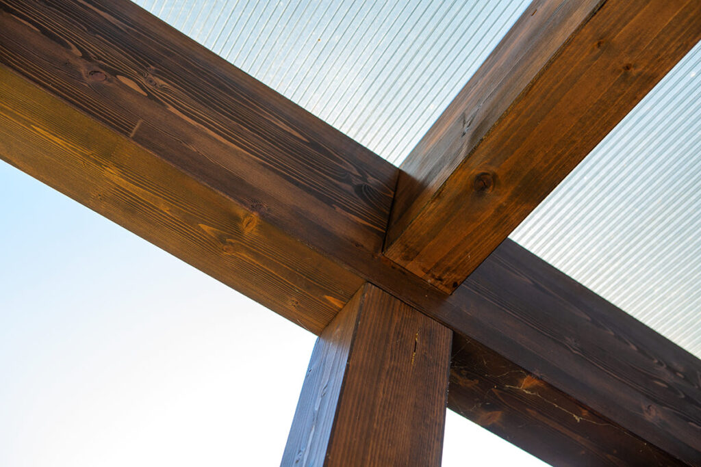 Kocsibeálló ötletek, egyedi kocsibeálló fából, fa kocsibeálló, autóbeálló, Deluxe Building