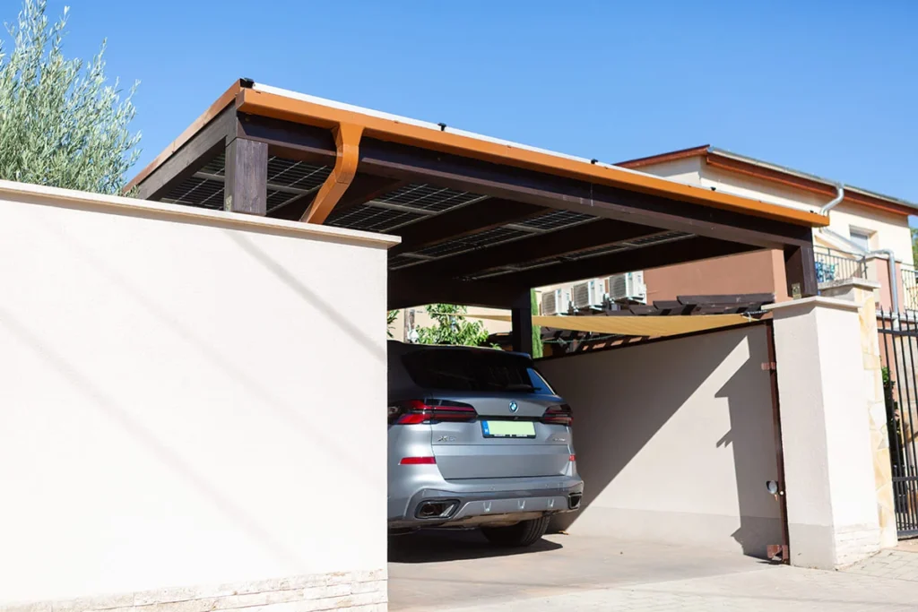 Kocsibeálló ötletek, egyedi kocsibeálló fából, fa kocsibeálló, autóbeálló, Deluxe Building