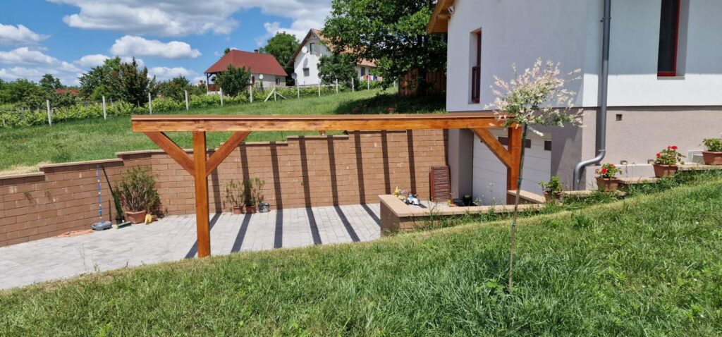 Kocsibeálló ötletek, egyedi kocsibeálló fából, fa kocsibeálló, autóbeálló, Deluxe Building