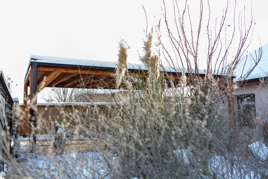 kocsibeálló ötletek, fedett kocsibeálló, dupla autóbeálló, kocsibeálló télre, hóteher, hóteherbírás, téli beálló