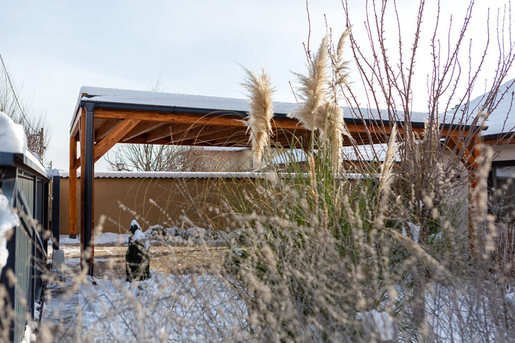 kocsibeálló ötletek, fedett kocsibeálló, dupla autóbeálló, kocsibeálló télre, hóteher, hóteherbírás, téli beálló