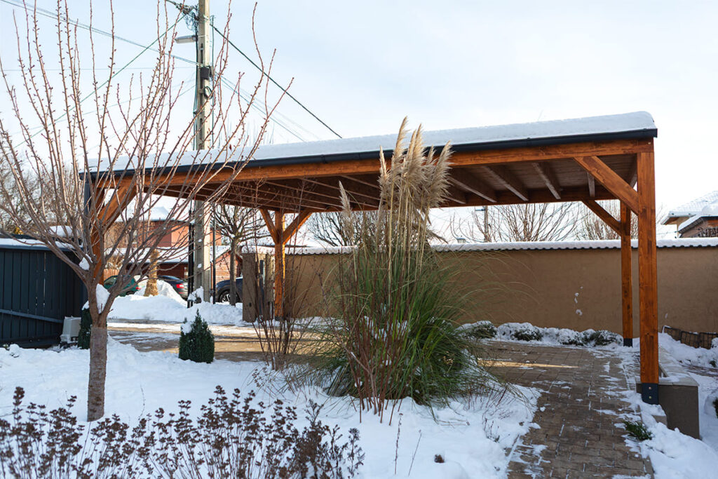 kocsibeálló ötletek, fedett kocsibeálló, dupla autóbeálló, kocsibeálló télre, hóteher, hóteherbírás, téli beálló