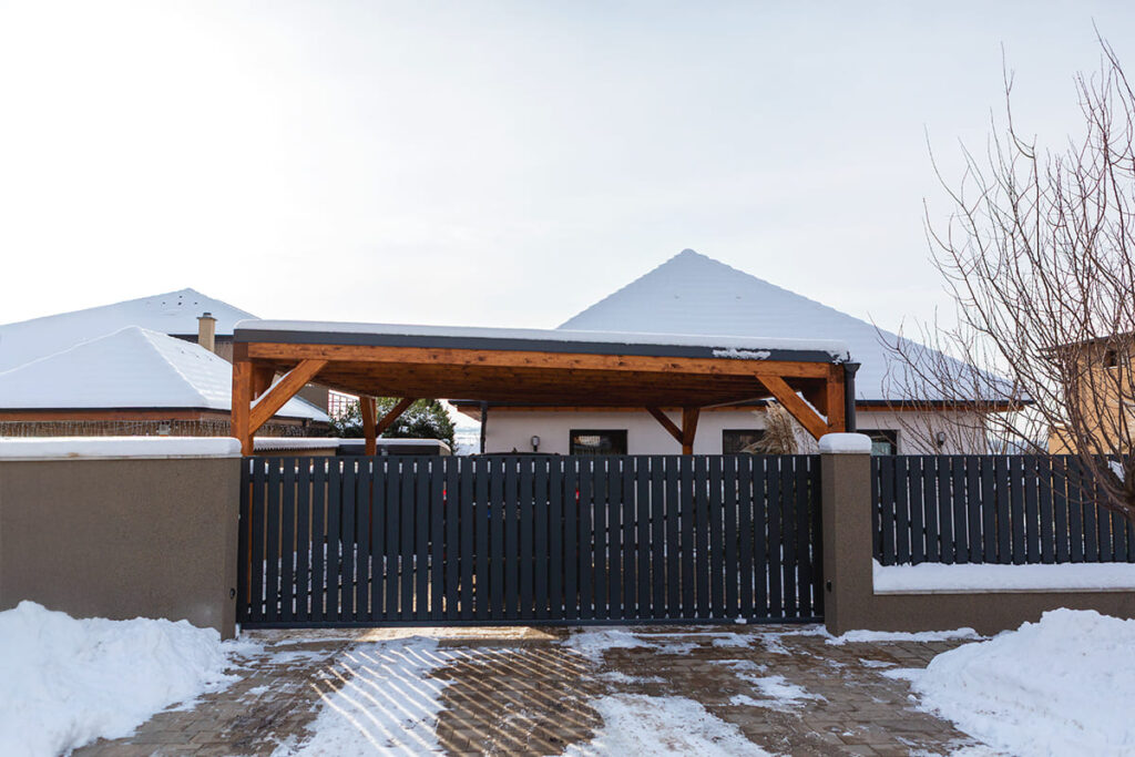 kocsibeálló ötletek, fedett kocsibeálló, dupla autóbeálló, kocsibeálló télre, hóteher, hóteherbírás, téli beálló